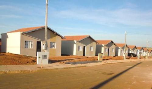 Deputado Itamar Borges comemora a entrega de mais casas populares em Sebastianópolis do Sul